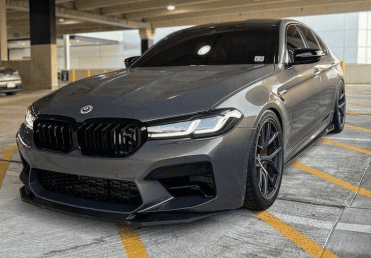 Grauer BMW M5 als Beispiel für ein versicherbares Fahrzeug